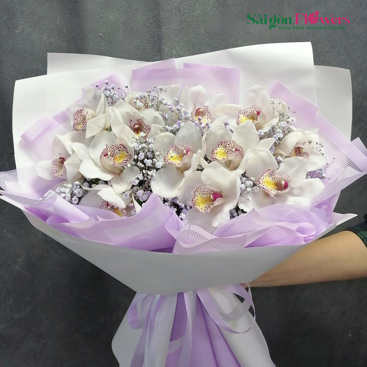 HOA LAN VÀ CÂU CHUYỆN